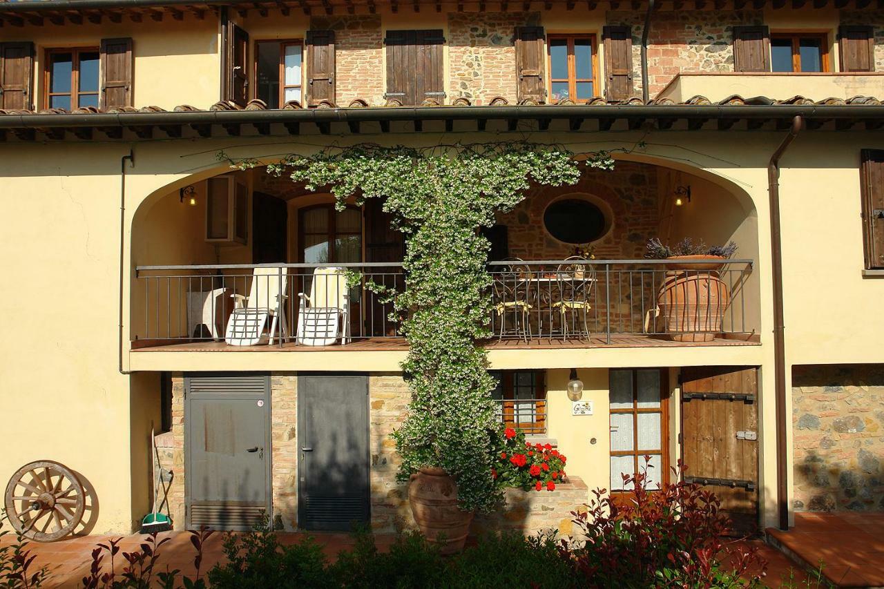 Pie Di Costa Apartment Montaione Luaran gambar